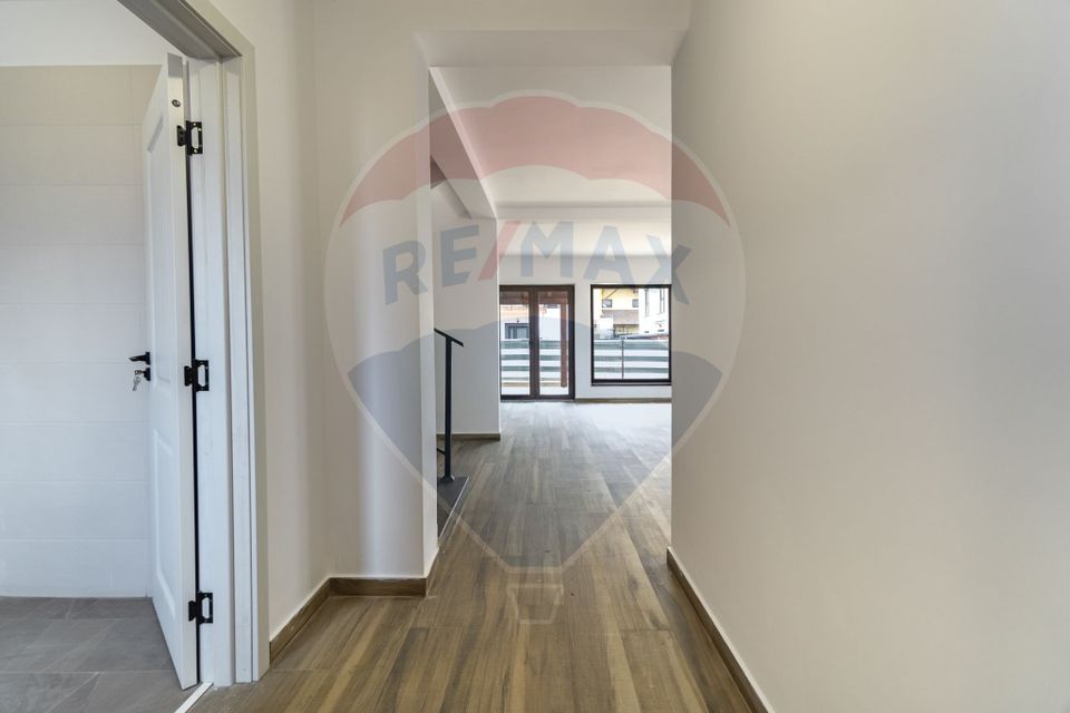 8 room House / Villa for sale