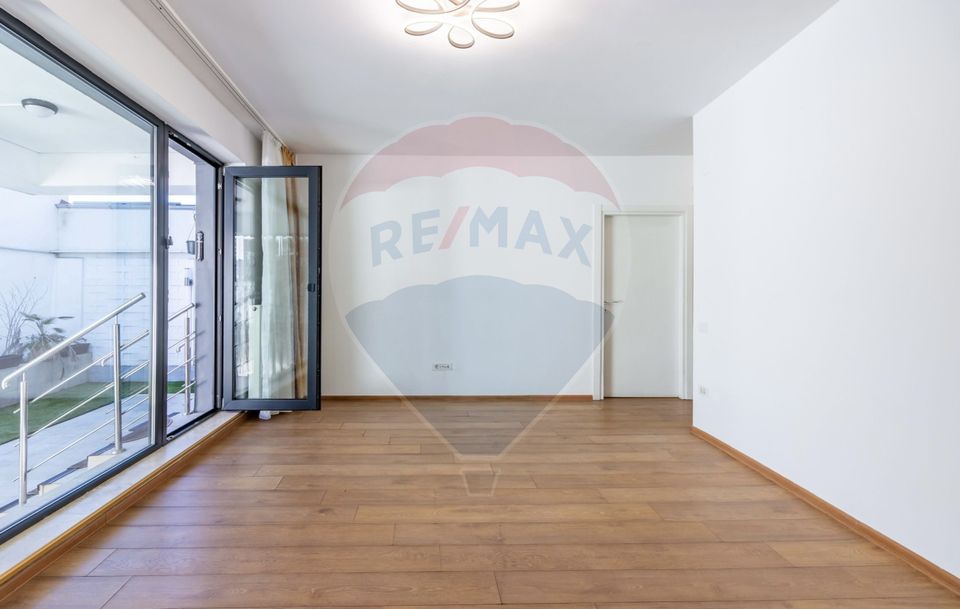 Apartament de vanzare în Bucurestii Noi, curte 80 mp, parcare, boxa