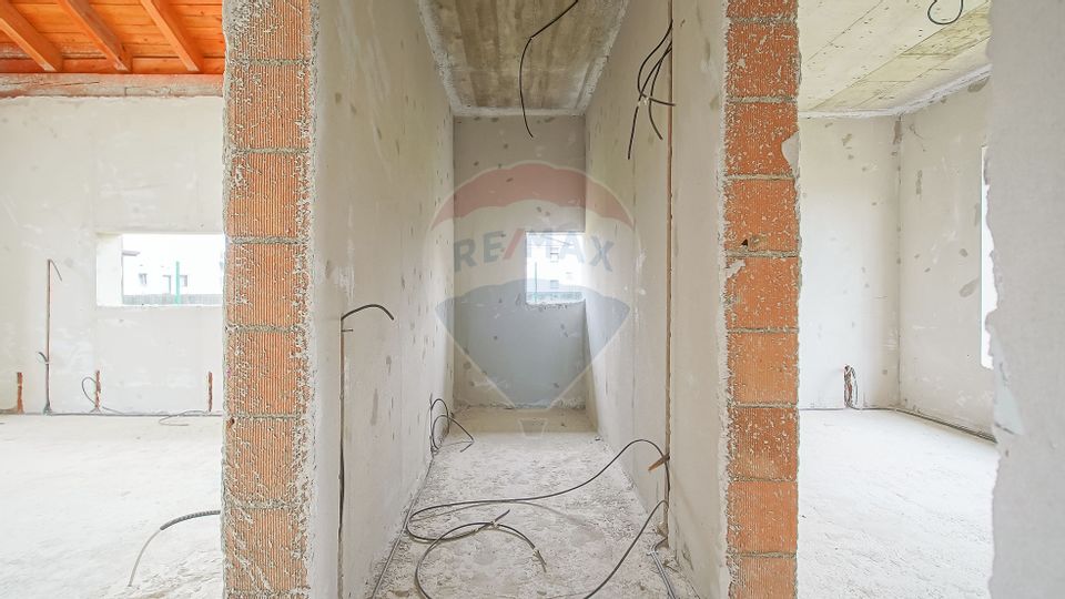 Casă spațioasă la gri, 4 camere, 3 băi, teren 500 mp – zona Bartolomeu