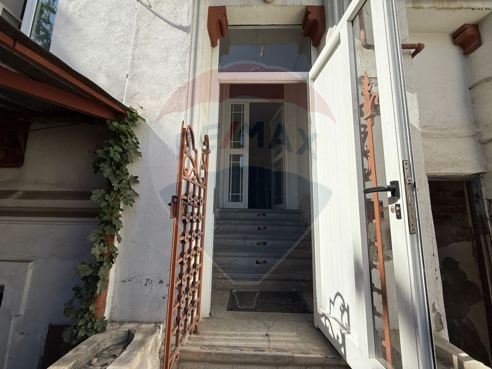 DE ÎNCHIRIAT: Casă/Vilă spațioasă  8 camere  Zona Gara de Nord