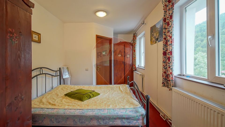 Vila cu potential turistic in Predeal privelisti si liniste montana