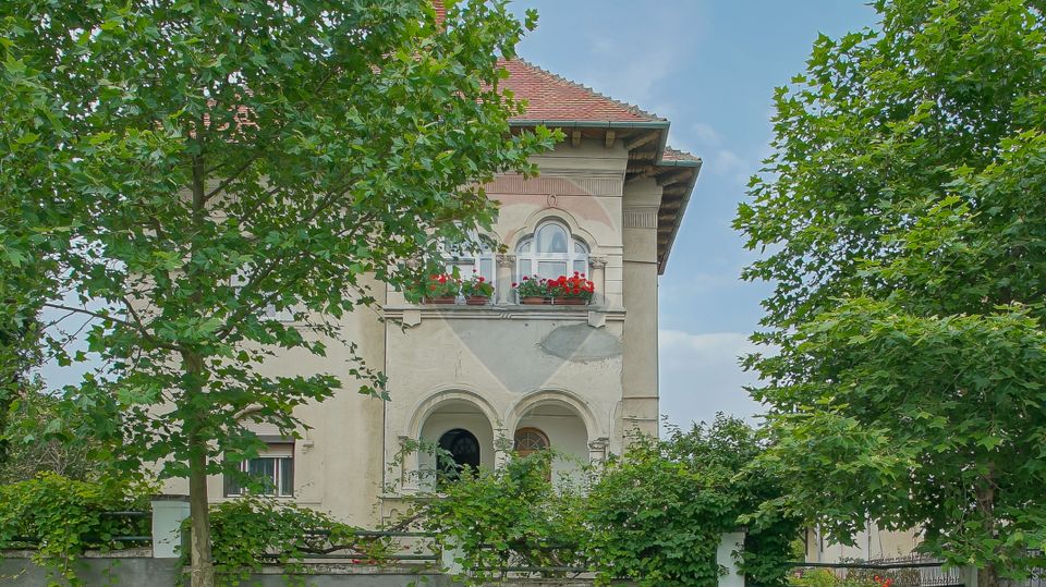 REZERVAT! De vânzare apartament 4 camere în vilă impozantă