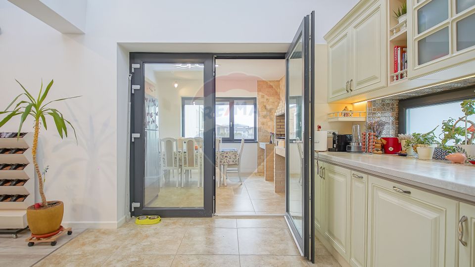 Casă premium cu 270 mp utili, 7 camere ,curte generoasă în Bartolomeu