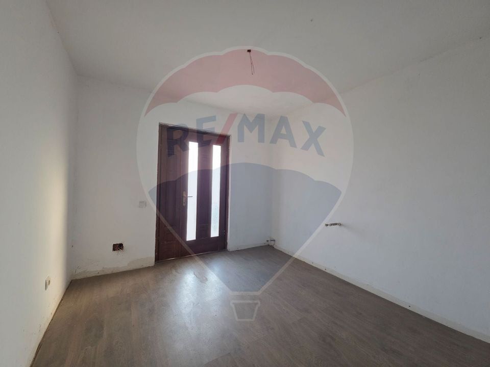 6 room House / Villa for sale, Izvoare area