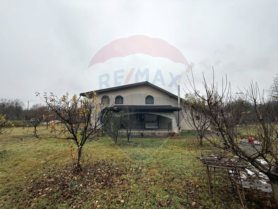 Casă / Vilă cu 5 camere de vânzare