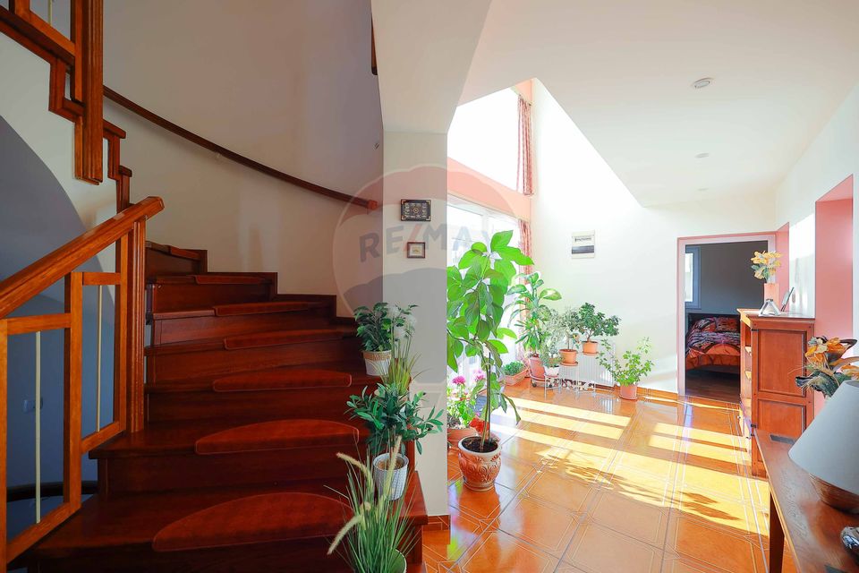 8 room House / Villa for sale, Central area