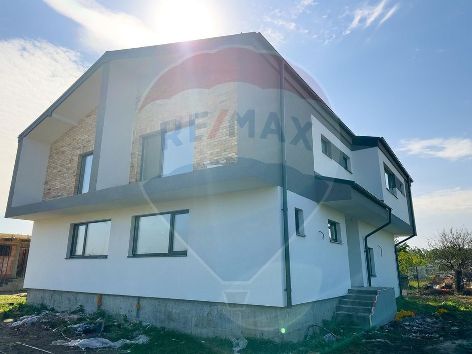 4 room House / Villa for sale