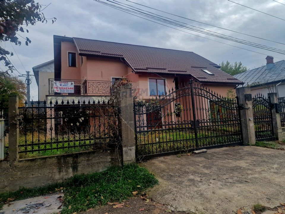 5 room House / Villa for sale, Darmanesti area