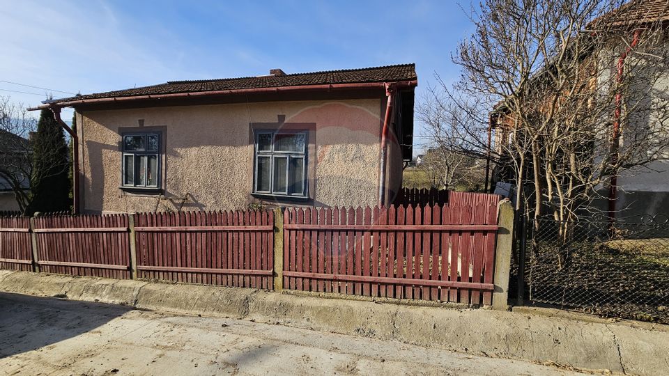 Casă / Vilă cu 3 camere de vânzare-Cacica-Suceava