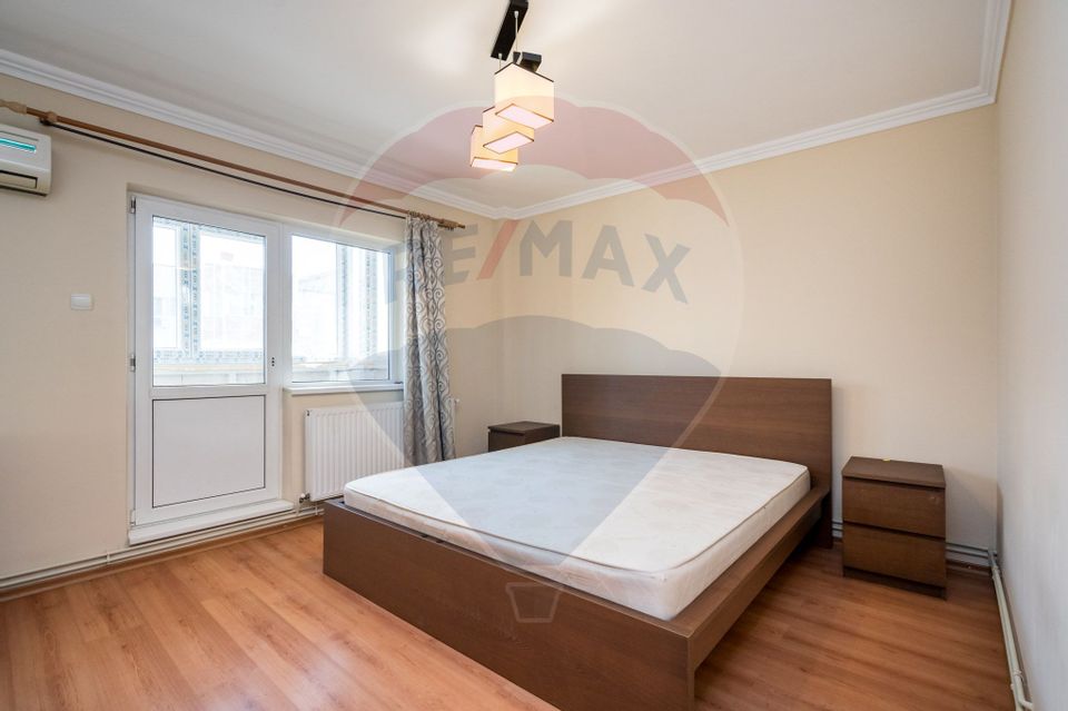 Apartament cu 3 camere de vânzare în zona Drumul Sarii