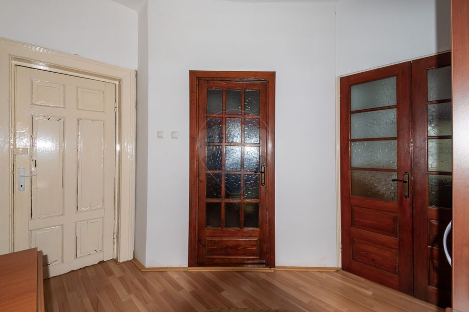 Apartament cu 3 camere de vânzare în Chitila