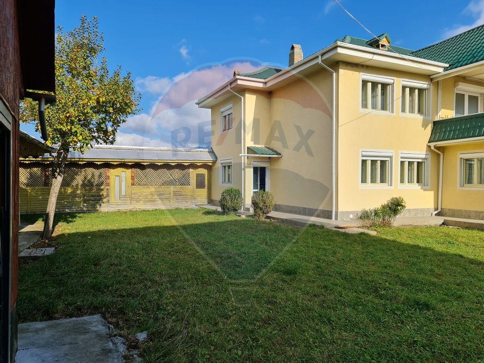 Casă / Vilă cu 6 camere de vânzare la munte in com. Agas