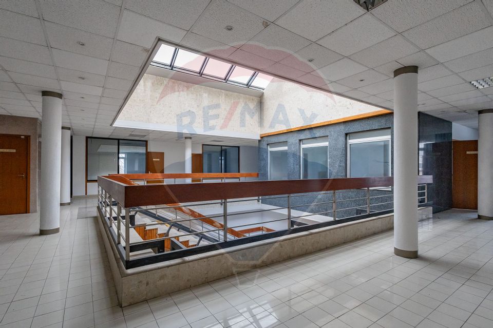 1,048sq.m Commercial Space for sale, Central area