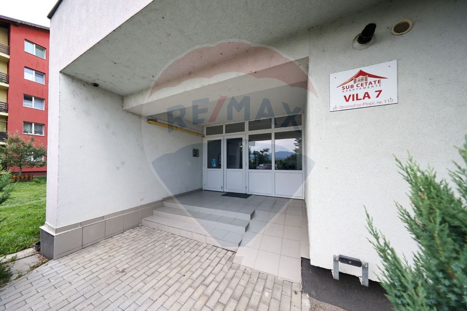 Apartament decomandat, 60 mp utili, 2 camere, debara, balcon!