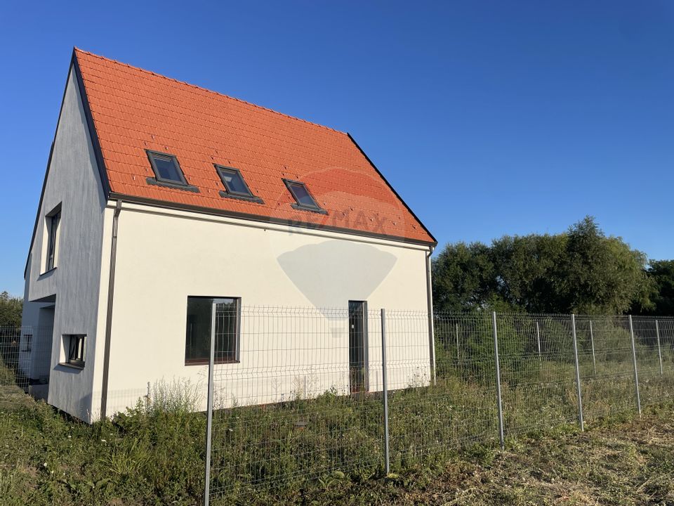 4 room House / Villa for sale