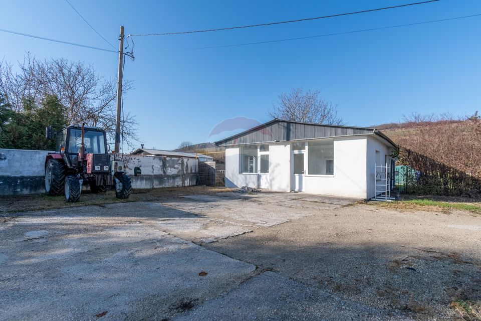 58.35sq.m Commercial Space for rent