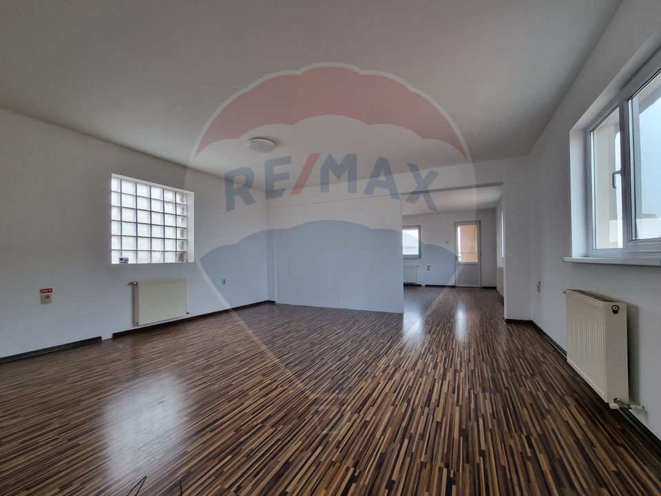 Spațiu comercial de 329 mp de închiriat în zona Casa de Cultura