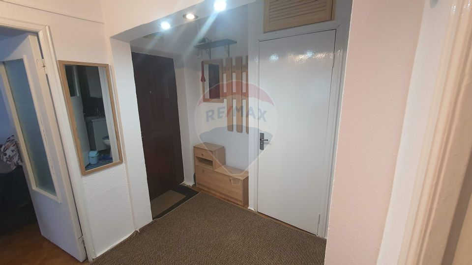 Apartament de inchiriat decomandat 2 camere etaj 1 in zona Strand