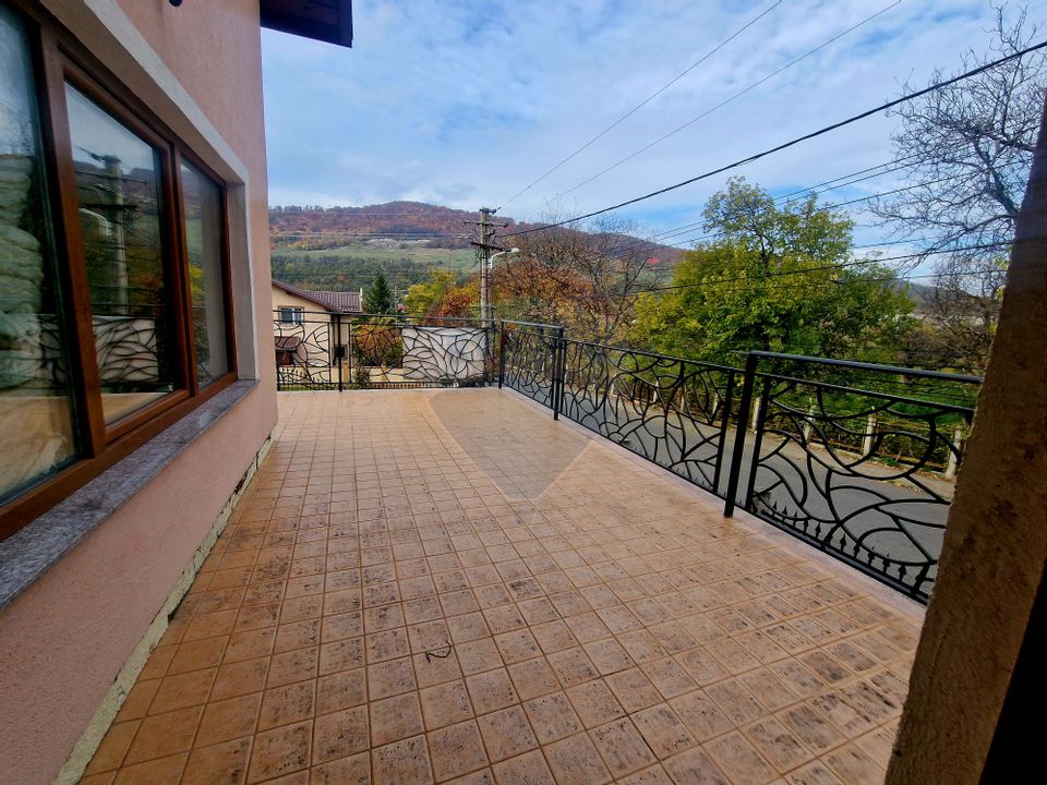 5 room House / Villa for sale, Darmanesti area