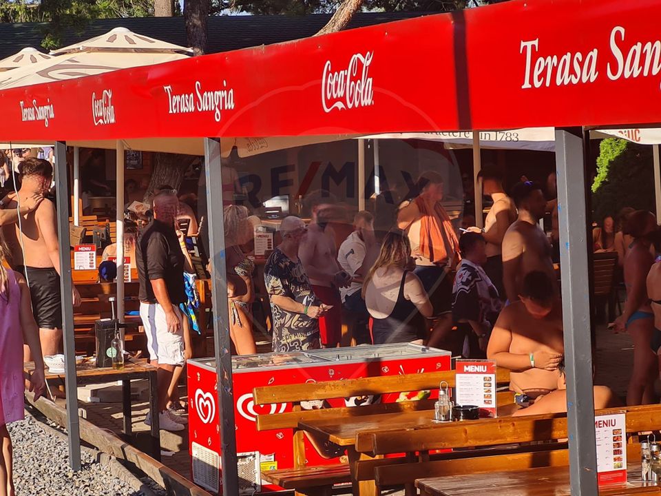 Terasa de vanzare pe strandul Neptun