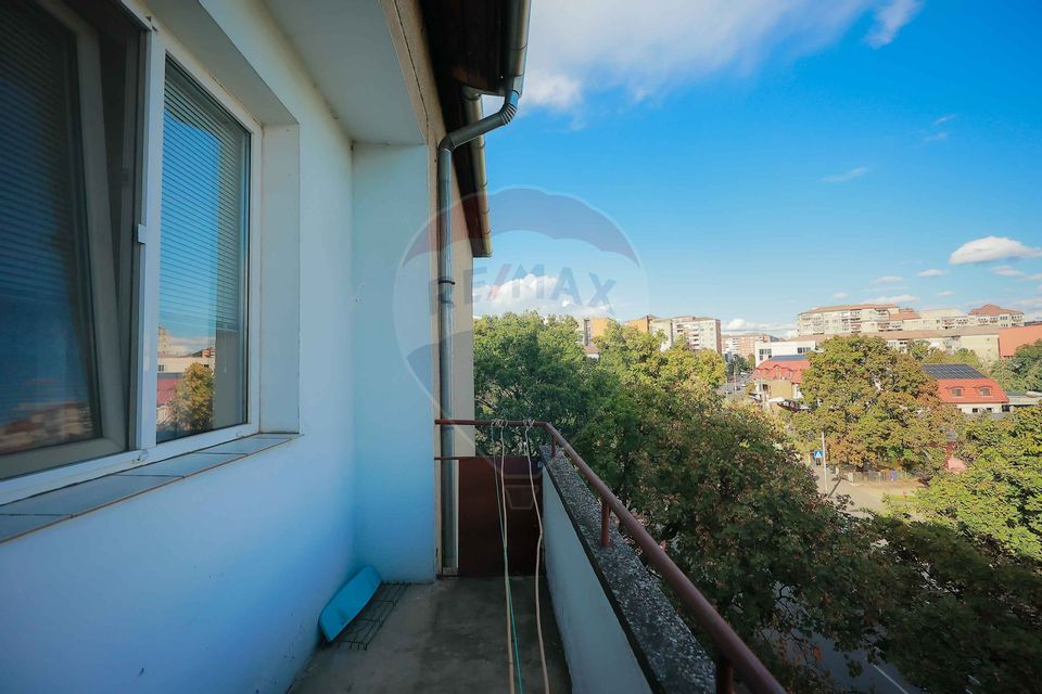 De vânzare, apartament cu 3 camere, zona Rogerius
