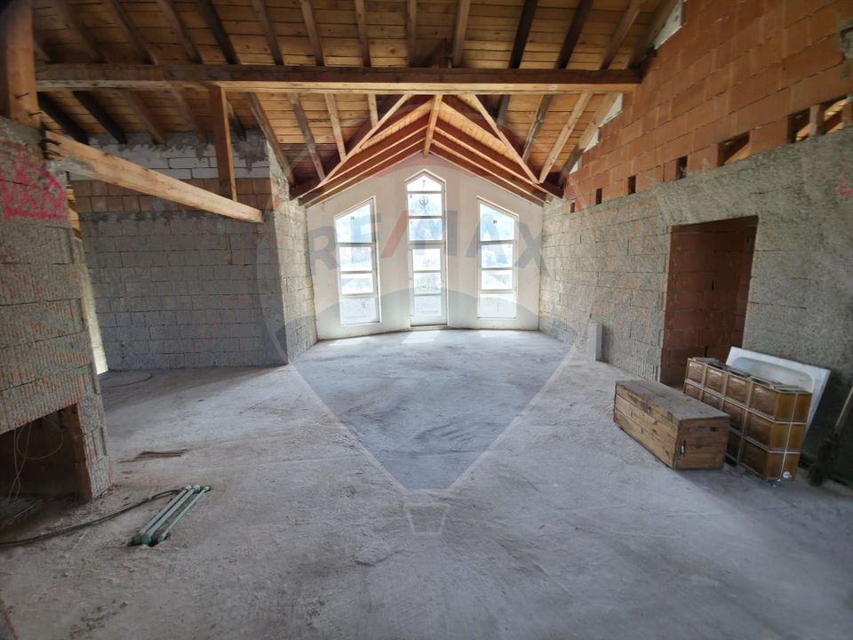 Teren intravilan + casă la roșu de vânzare – Vădurele, jud. Neamț