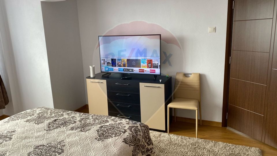 Apartament cu 3 camere de vânzare