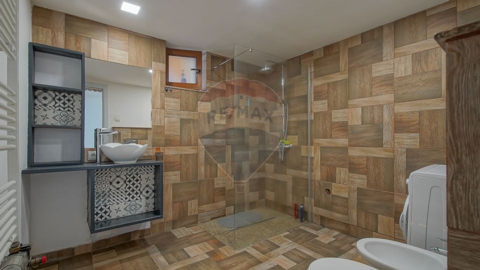 8 room House / Villa for sale, Aurel Vlaicu area