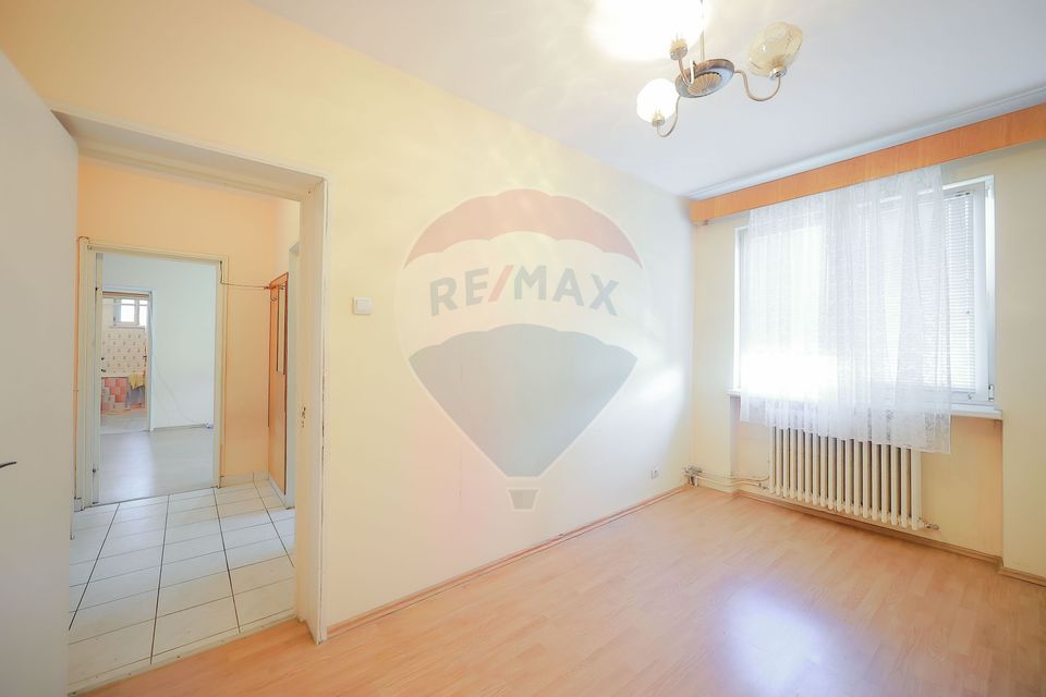 De vânzare, apartament cu 3 camere, zona Rogerius