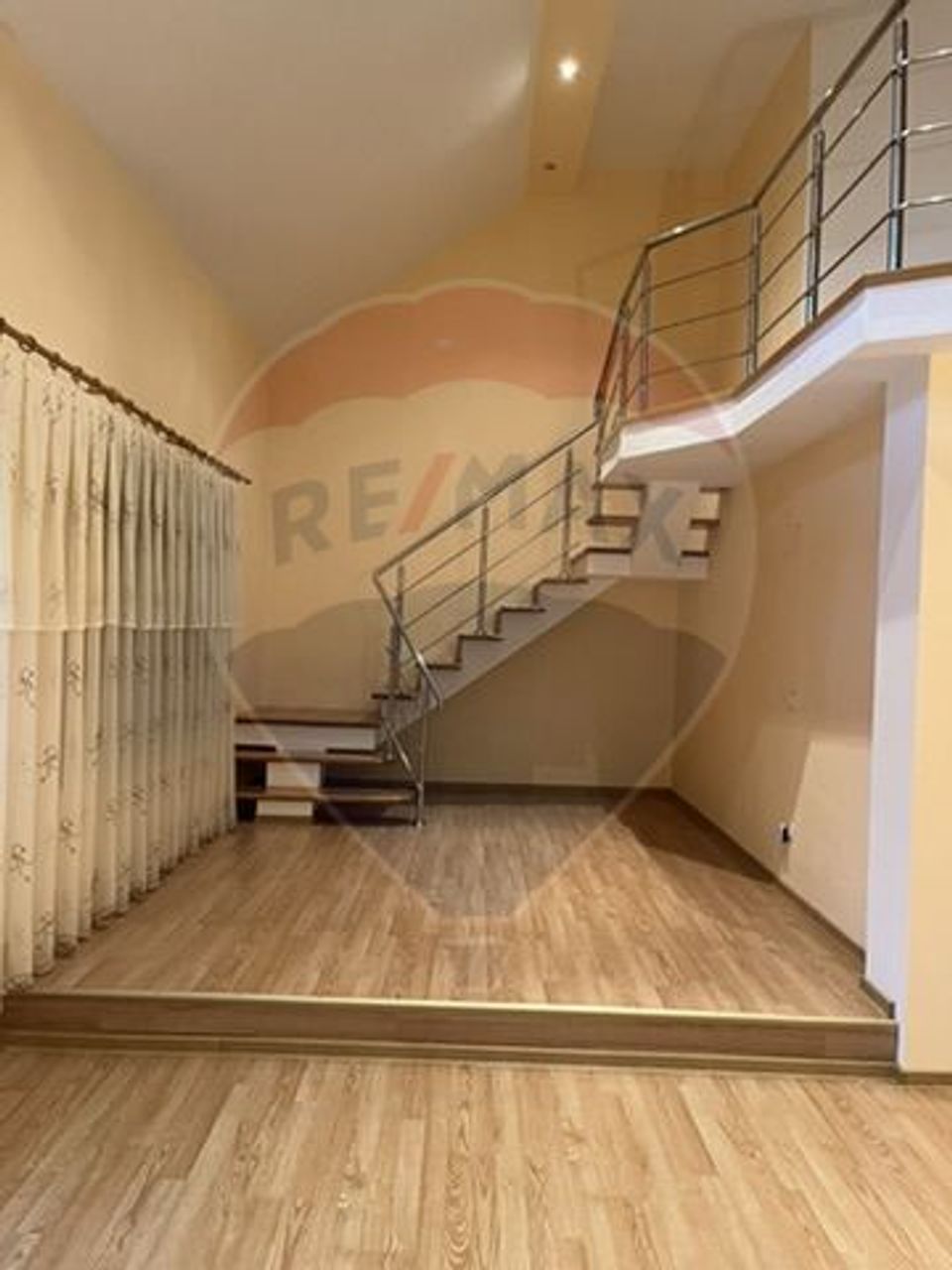 8 room House / Villa for sale