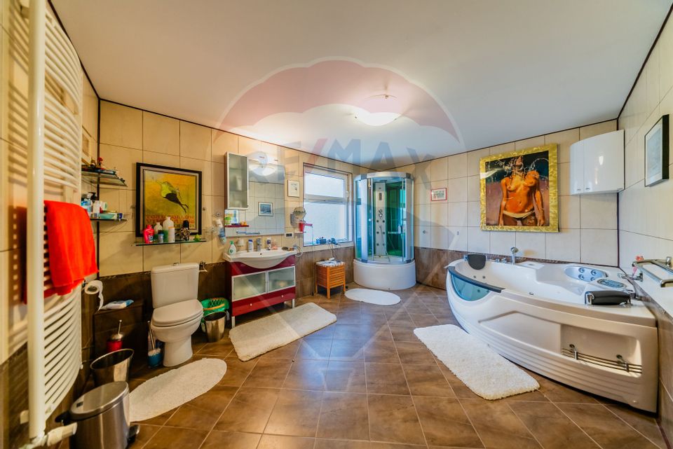 Vilă cu 4 camere de vânzare 921 mp zona Subcetate,Arad