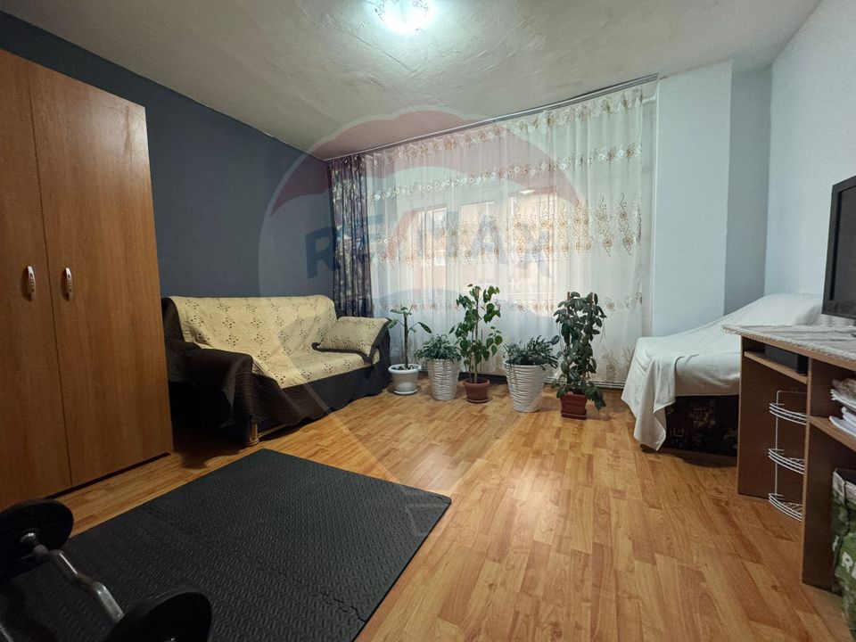Apartament  cu 3 camere de vanzare 1 Mai
