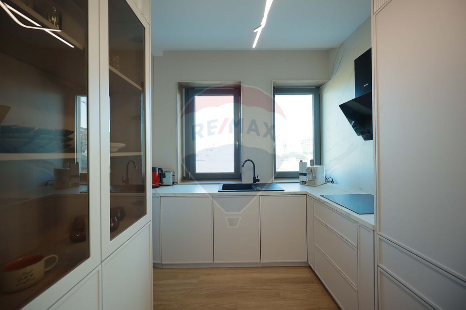 De vânzare Vilă cu 8 camere în Sânmartin, 290 mp util, teren 1100 mp