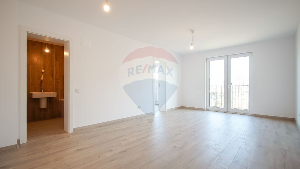 Garsoniera decomandata, 40 mp utili, etaj 1 | ROKMAN | Zona Tractorul