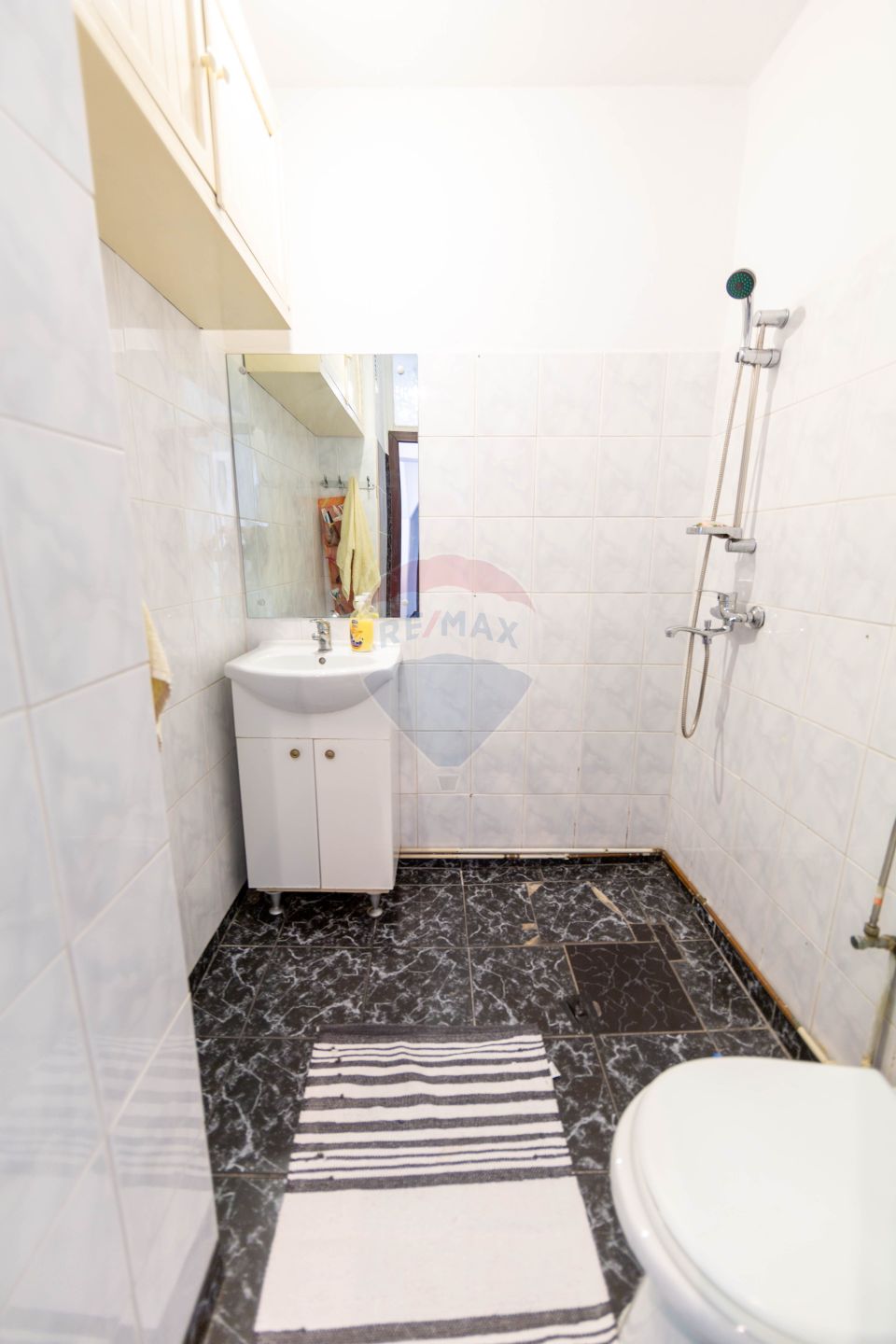 Spacious apartment for sale with 4 rooms, 2 bathrooms Răcădău