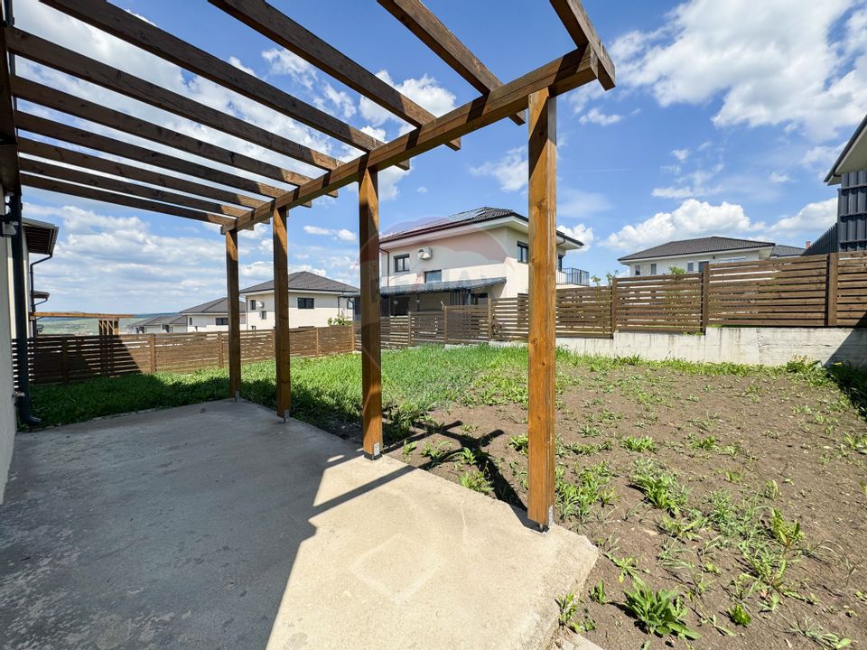 Casă semifinisată în Dezmir - Spațiu, liniște, acces rapid către oraș