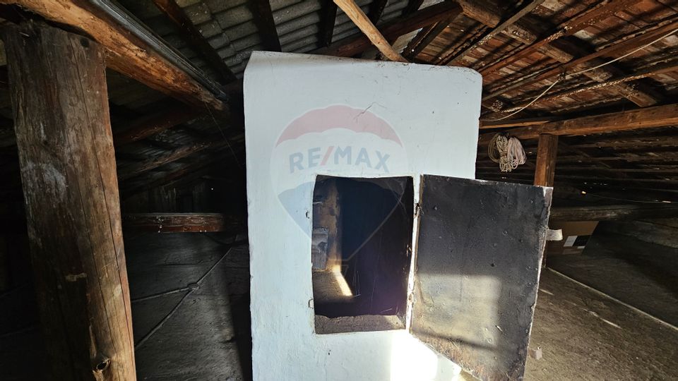 Casă / Vilă cu 3 camere de vânzare-Cacica-Suceava