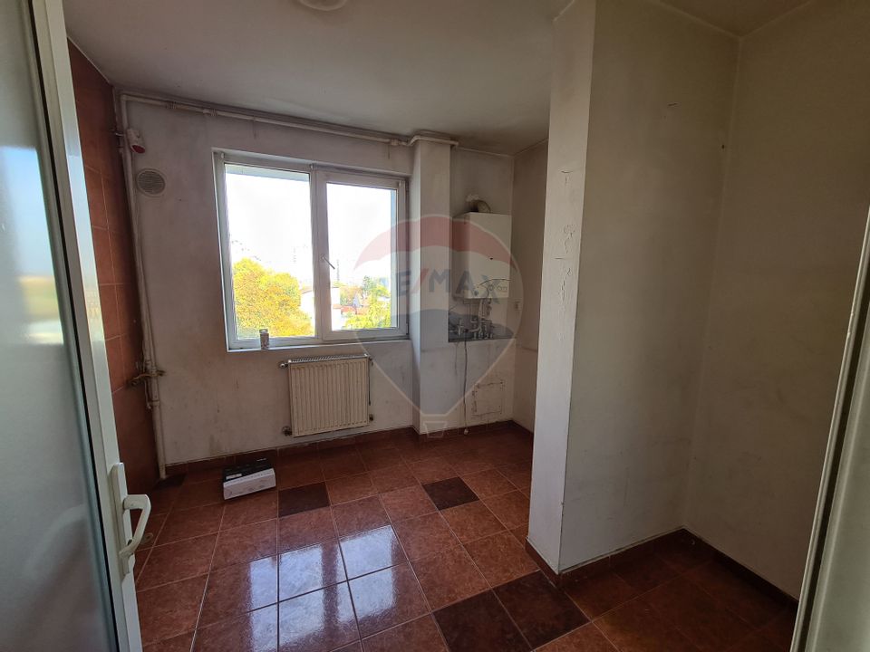 Apartament cu 3 camere de vânzare în zona Chibrit