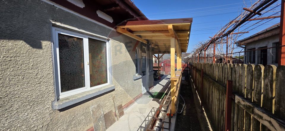 Casa renovata complet 3 camere de vanzare Crevedia 277mp teren