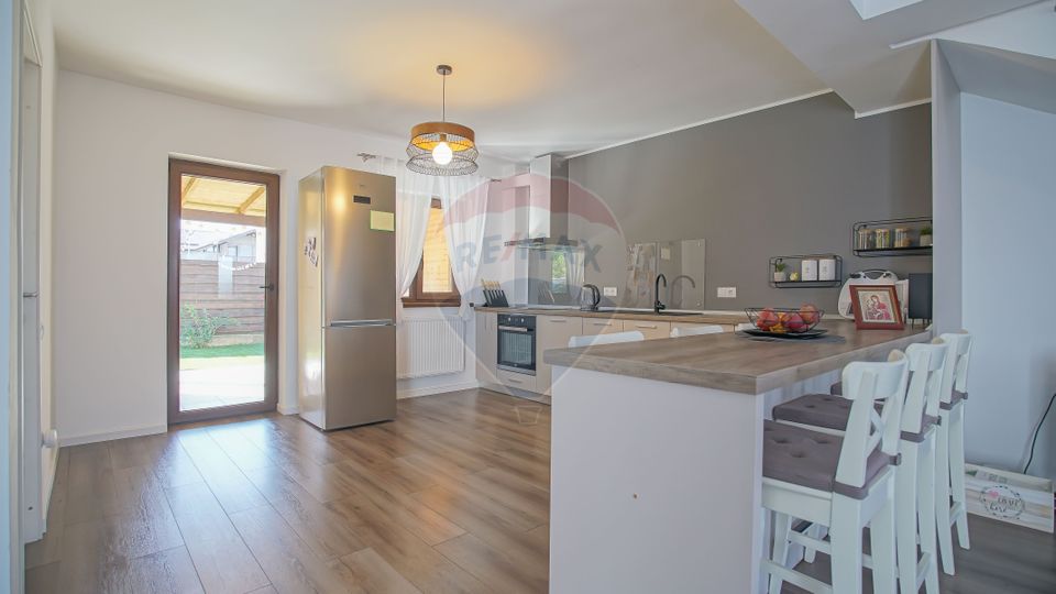 4 room House / Villa for sale