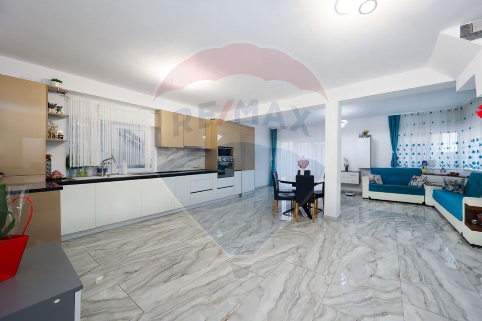 Casă 4 camere, de inchiriat, Izvor!