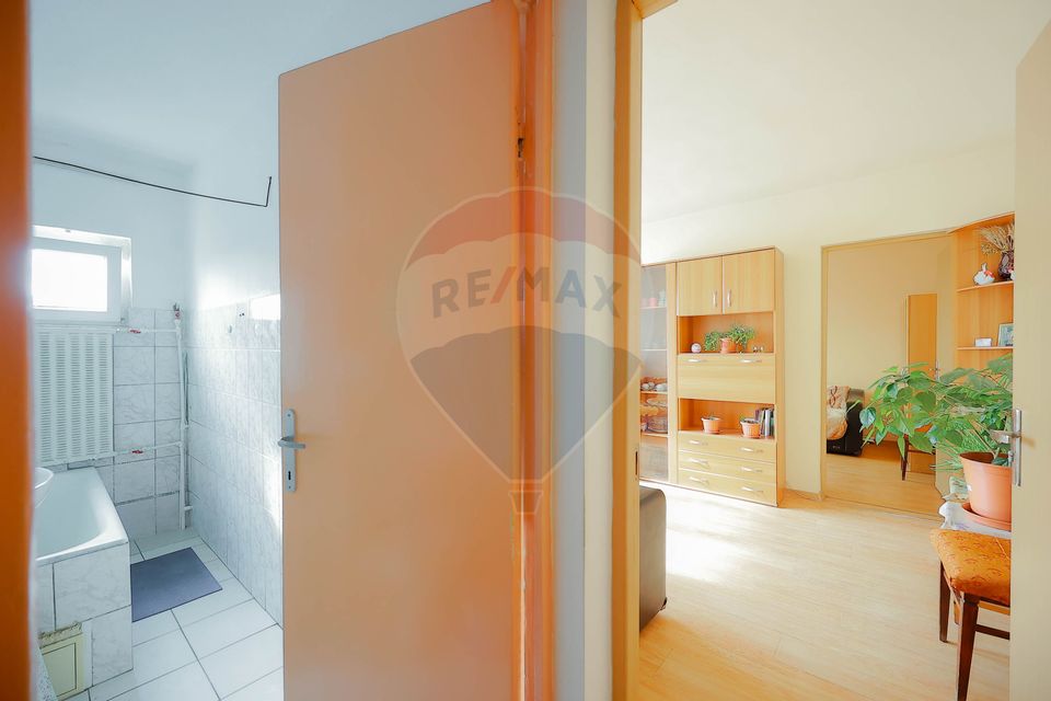 De vânzare apartament cu 2 camere zona Ioșia