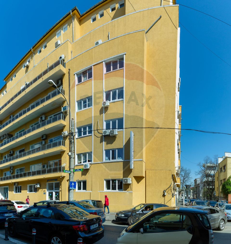 100% occupancy office building, on Caderea Bastiliei Street