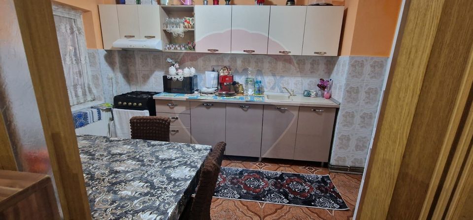 Apartament 3 camere parter cu intrare separata, Buhusi/Bacau