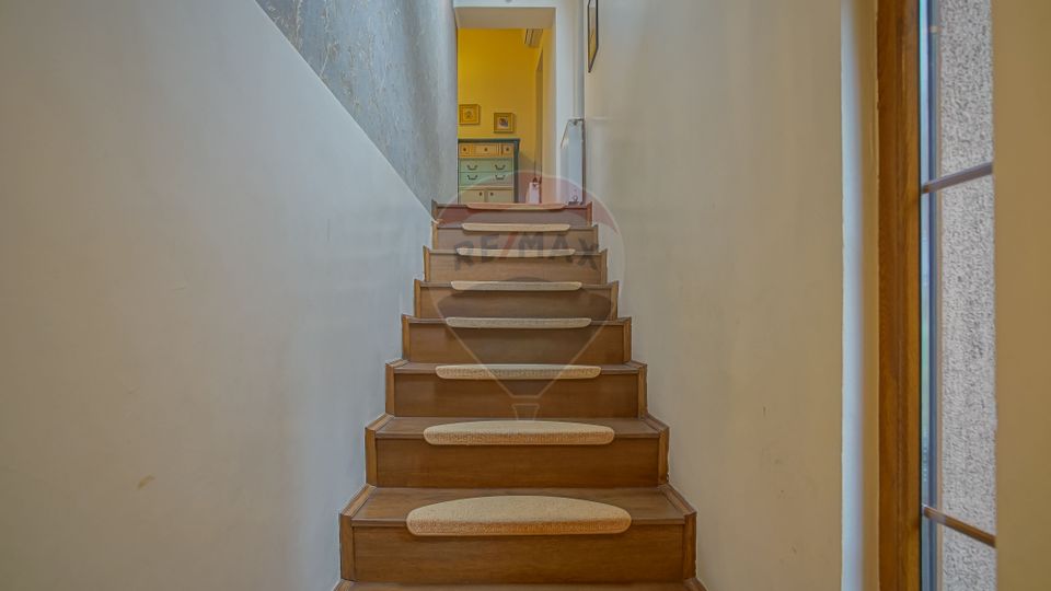 REZERVATA ! Caminul ideal, casa si curte frumos amenajata, Brasov