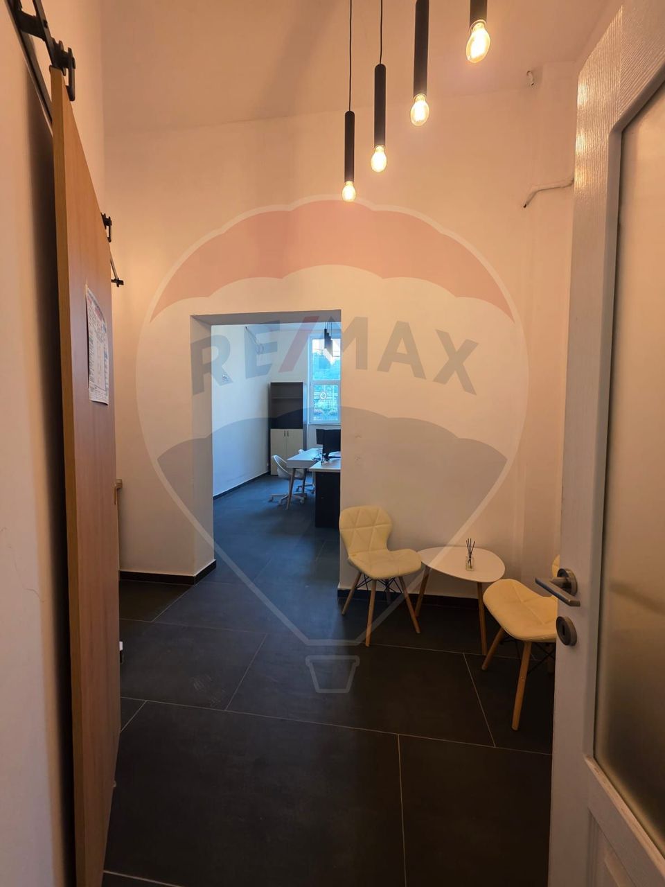 25sq.m Commercial Space for rent, Central area