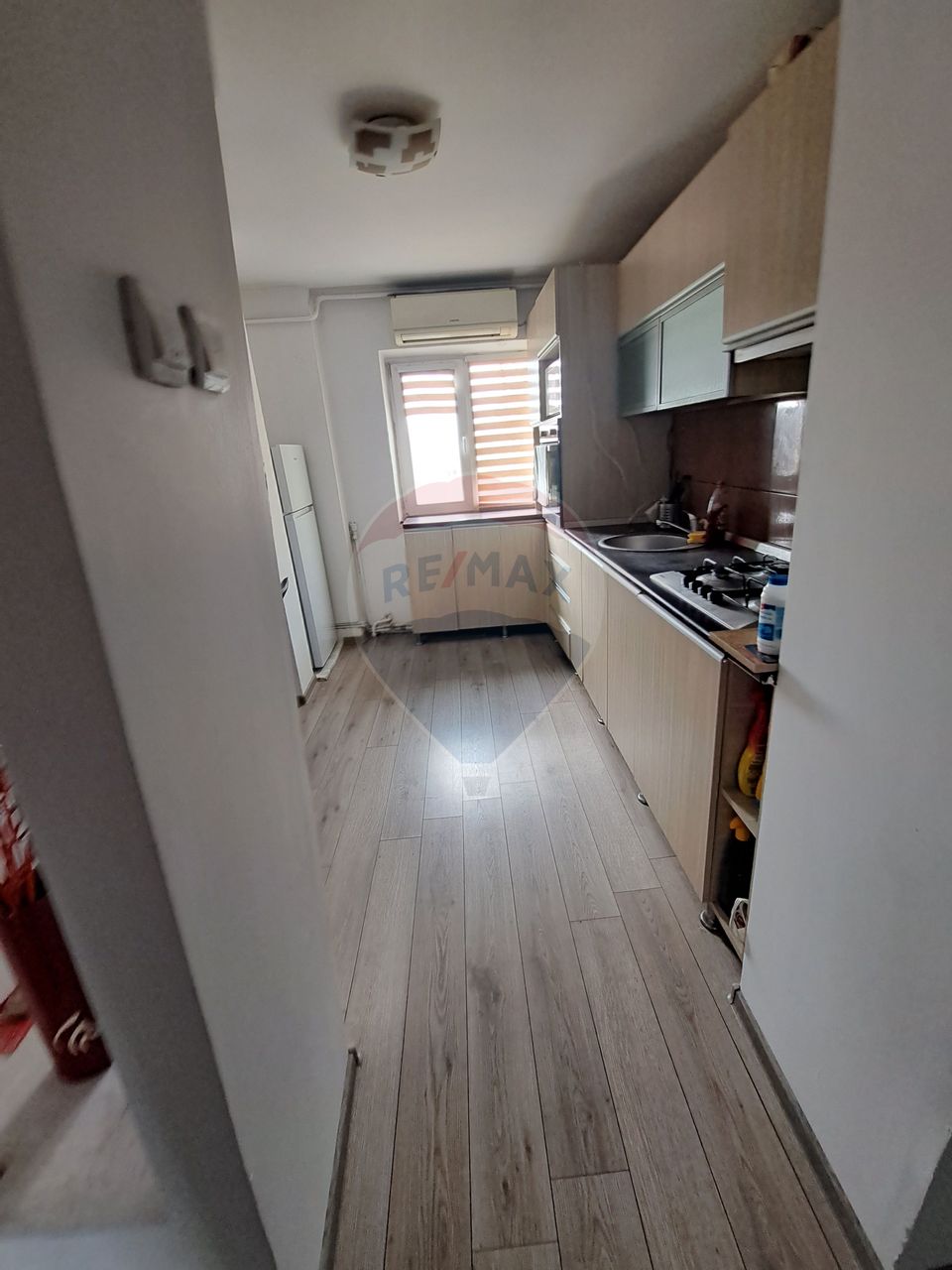 3 camere de închiriat, zona Spitalul Județean