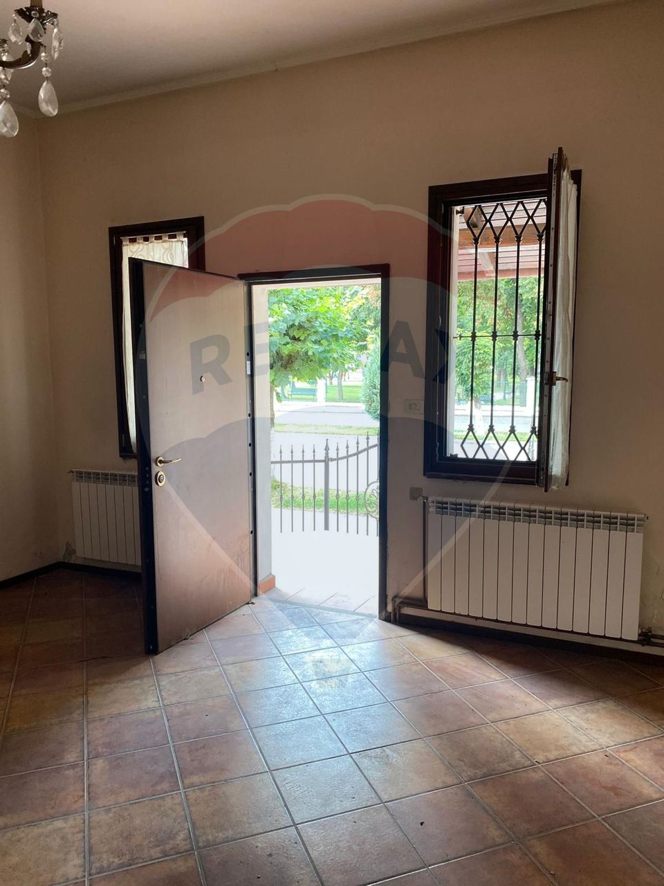 5 room House / Villa for sale, Central area