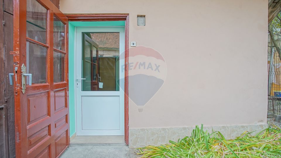 REZERVAT! Apartament cu o cameră de vânzare langă Biserica Neagră.