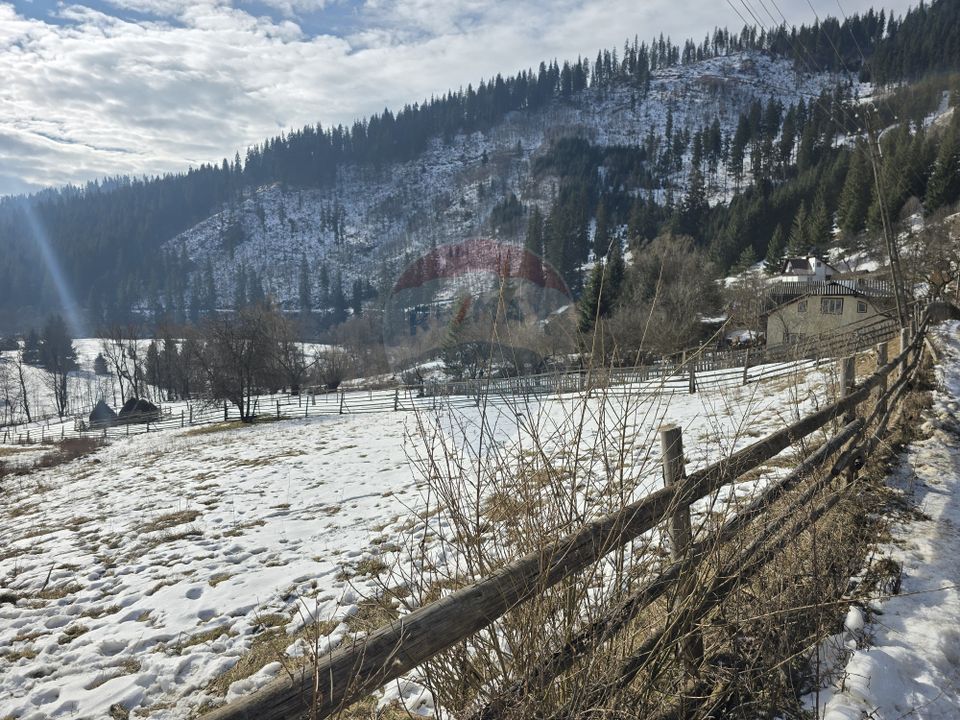 Land 3,486sqm Iacobeni / Drumul Dandoaia